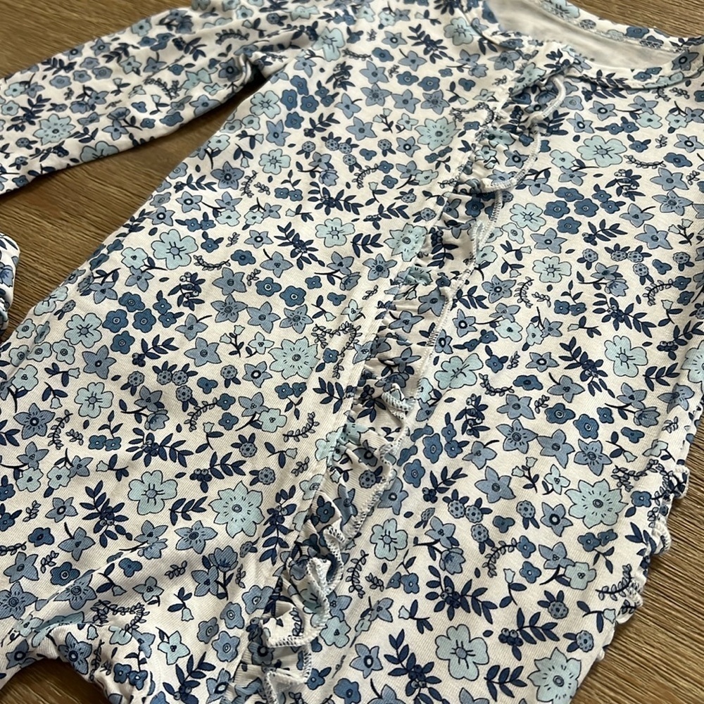 Little Me Baby Girl Bamboo Footie Sleeper 3 6 months White Blue Floral - Picture 4 of 7